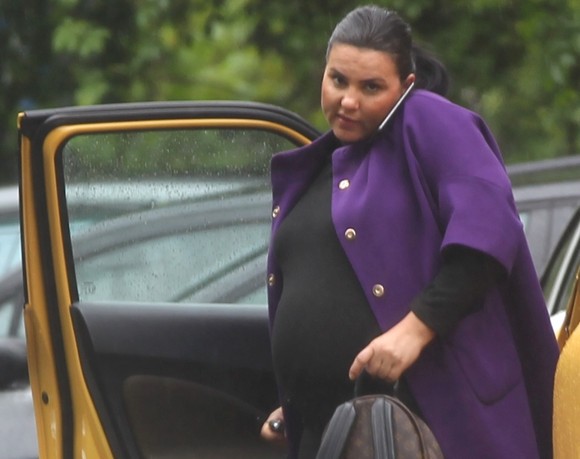 Lavinia Pârva, la plimbare cu bebelușul. Mămica și-a uimit admiratorii cu „noua“ siluetă