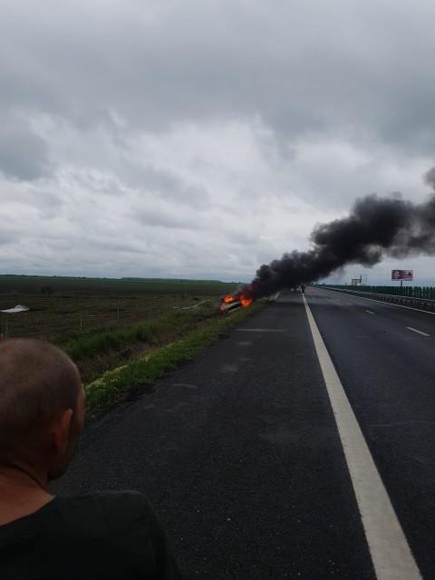 Un constănțean a intervenit și a ajutat persoana căreia i-a ARS mașina pe A2!