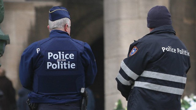 Belgia: Amplă operaţiune de poliţie împotriva unor bande implicate în escrocherii legate de vânzări de maşini pe internet