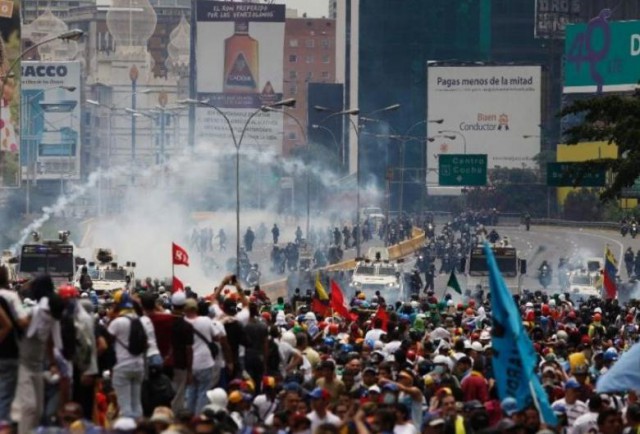 Venezuela: Puterea va ridica imunitatea parlamentară deputaţilor care au sprijinit revolta eşuată