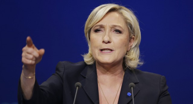 Franţa: Marine Le Pen, trimisă în faţa justiţiei pentru postarea pe Twitter a unor fotografii cu atrocităţi comise de SI