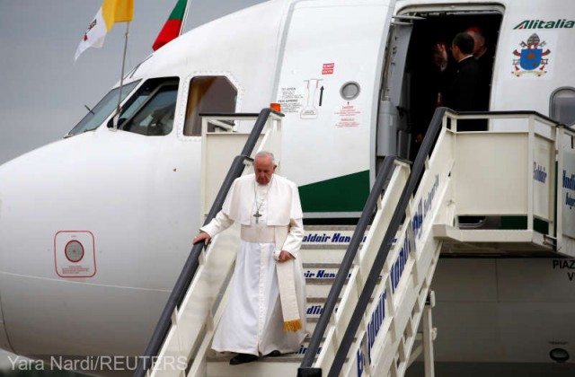 Papa Francisc şi-a început vizita în Bulgaria