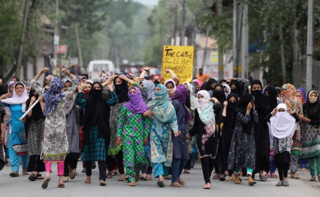 India: Mii de oameni au protestat în Kashmir după violarea unei fetiţe de 3 ani, în contextul înmulţirii agresiunilor sexuale