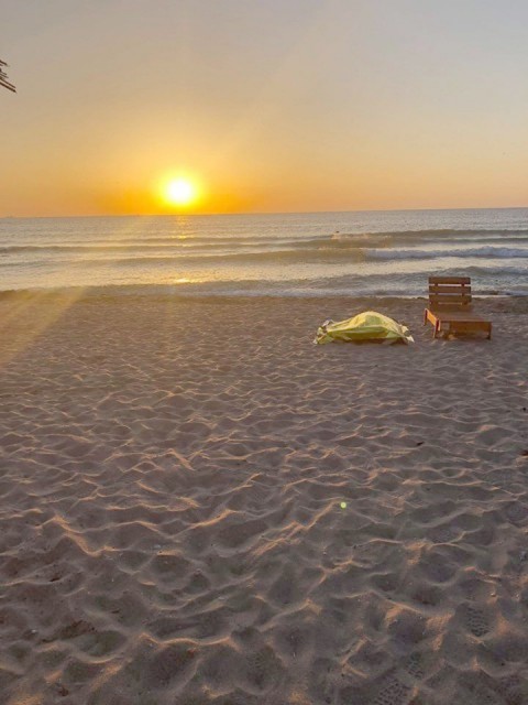O femeie care s-a cazat la două hoteluri din Mamaia a fost găsită MOARTĂ. În biletul de adio a scris că soţul o droga de 30 de ani!