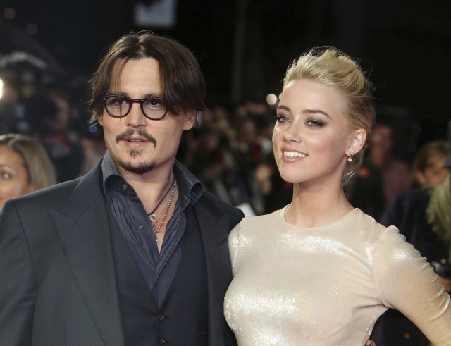 Johnny Depp o acuză pe Amber Heard că s-a prezentat în instanţă cu „vânătăi desenate“