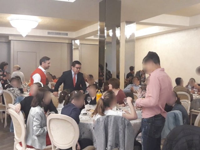 Copii de la centrele de plasament din Constanţa, invitaţi de Semiluna Roşie la tradiţionala Cină de Iftar - VIDEO