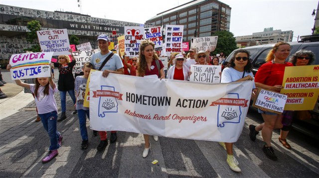 SUA: Mii de manifestanţi în Alabama împotriva interzicerii avorturilor