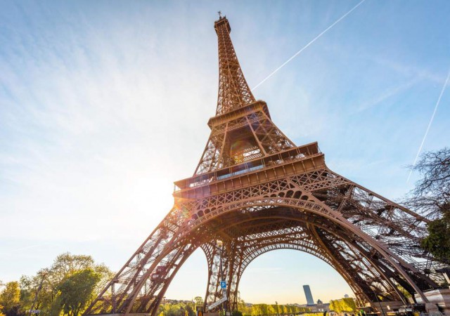 Turnul Eiffel, evacuat din cauza unei persoane care a încercat să escaladeze edificiul