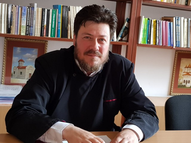 VIDEO. Arhiepiscopia Tomisului, despre preotul acuzat de pornografie infantilă: Beneficiază de prezumţia de nevinovăţie