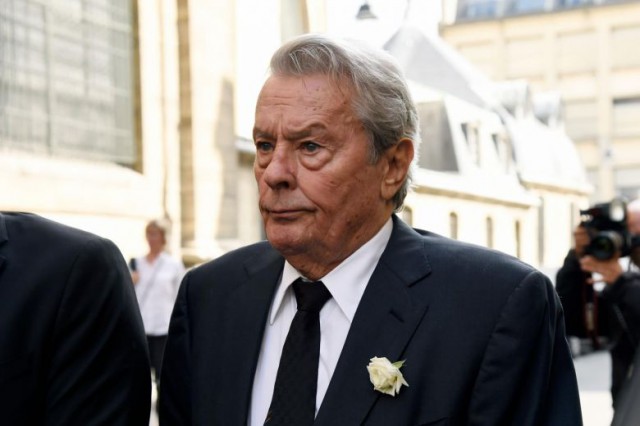 Actorul Alain Delon, spitalizat din cauza unor migrene