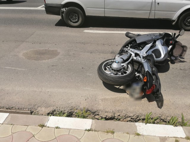 Accident rutier: motociclist lovit de un autoturism