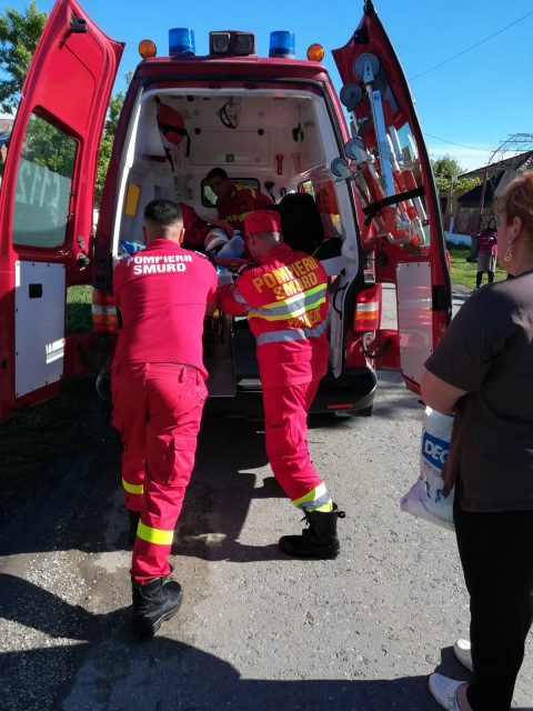 Accident la sensul giratoriu din Venus. O GRAVIDĂ a făcut atac de panică