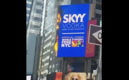 Incendiu al unui ecran publicitar digital în Times Square din New York