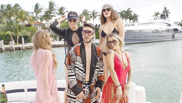 Jorge a filmat în Miami cu o poloneză şi cu trei românce sexy