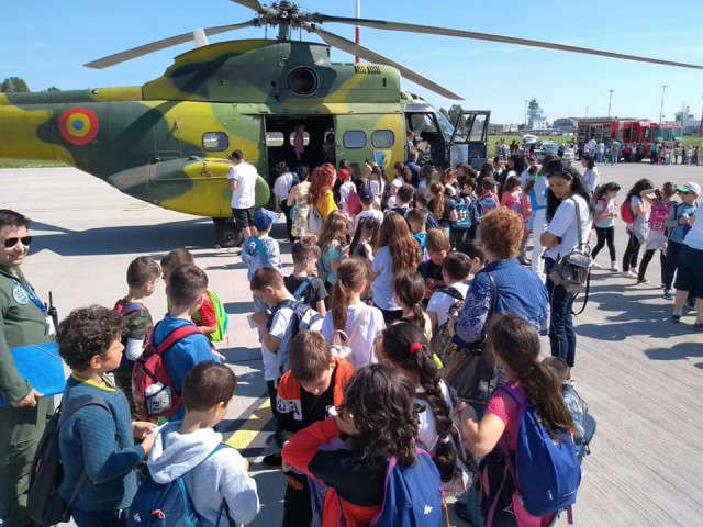 4300 de copii în vizită la Aeroportul „Mihail Kogălniceanu”