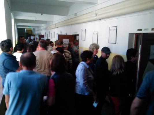 Incident la secţia de votare, cu mama primarului Făgădău. Reprezentanţi ai PSD sugerează că e 'cheie' de la partenerul de guvernare