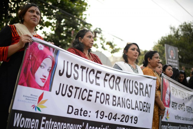 Bangladesh: 16 persoane acuzate pentru moartea unei adolescente, arsă de vie la o şcoală coranică