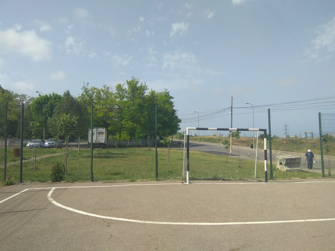 PLÂNGERI PENALE PENTRU DISTRUGERI! Vandalizarea gardului unui teren de sport din Poarta 6, reclamată la Poliție! PLÂNGERI PENALE PENTRU DISTRUGERI! Vandalizarea gardului unui teren de sport din Poarta 6, reclamată la Poliție!