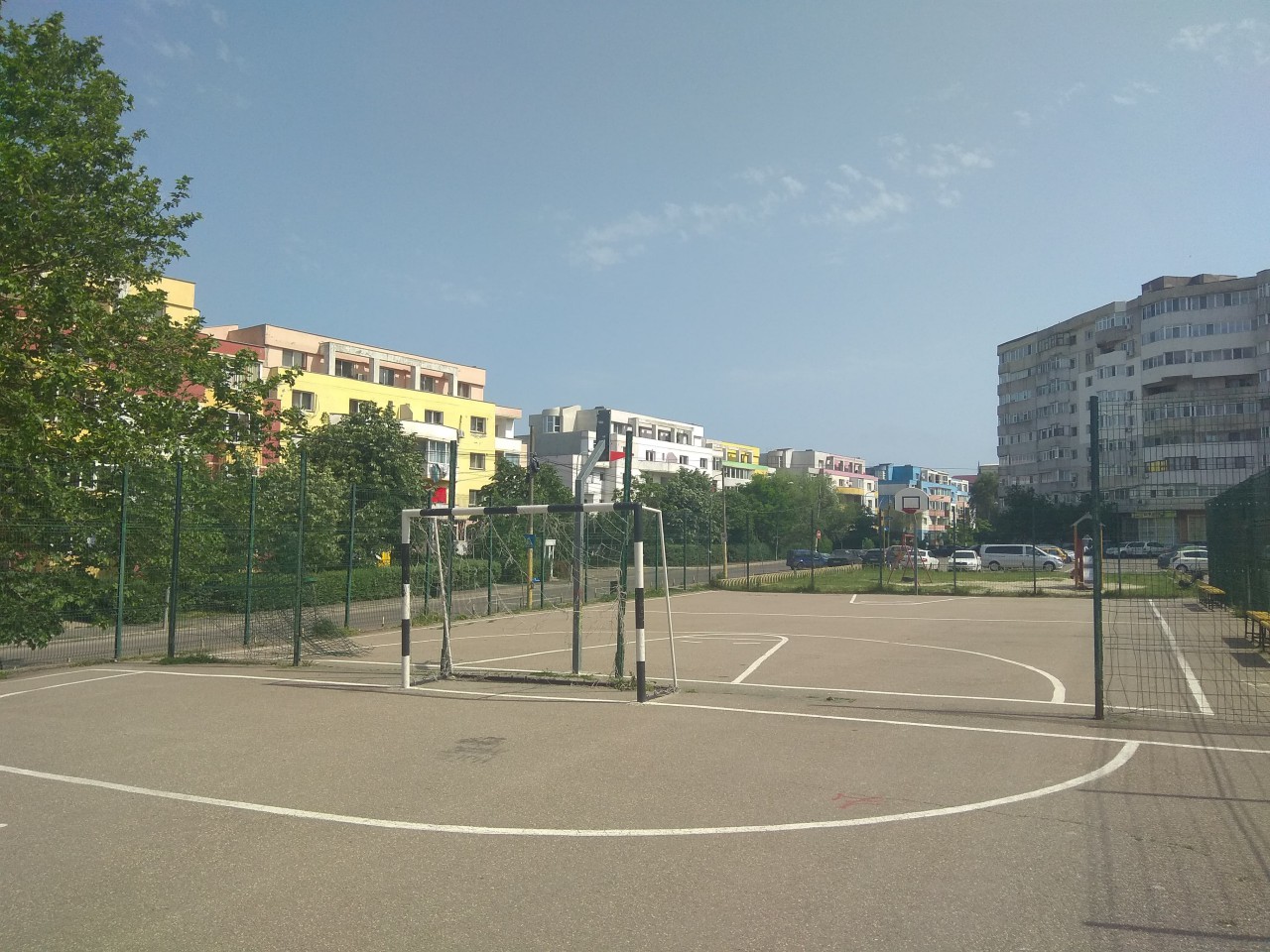 PLÂNGERI PENALE PENTRU DISTRUGERI! Vandalizarea gardului unui teren de sport din Poarta 6, reclamată la Poliție! PLÂNGERI PENALE PENTRU DISTRUGERI! Vandalizarea gardului unui teren de sport din Poarta 6, reclamată la Poliție!