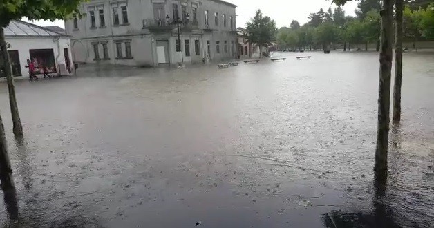 Mai multe gospodării din Hârşova, INUNDATE