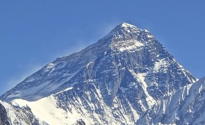 Trei cadavre au fost găsite pe Everest: Ar putea fi trei alpiniști francezi dispăruți