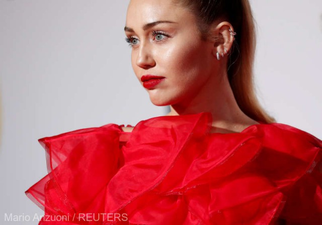 Miley Cyrus a lansat un nou material discografic, intitulat ''She Is Coming''