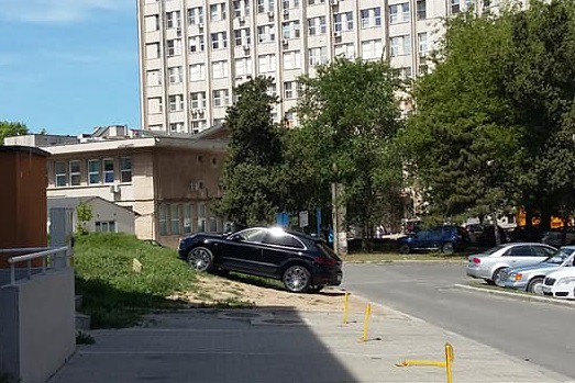 Apogeul BIZONILOR la Constanța: cu mașina la intrare pe platforma elicopterului de la Spitalul Județean