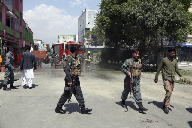 Afganistan: Un mort şi 17 răniţi, dintre care un jurnalist, într-o triplă explozie la Kabul