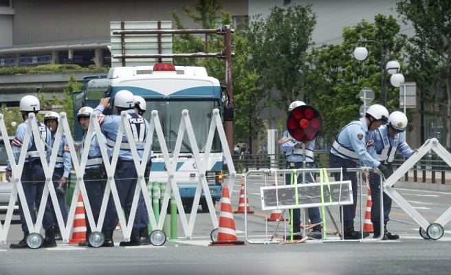 Ofiţer de poliţie înjunghiat şi deposedat de armă în prefectura Osaka, unde urmează să aibă loc un summit G20