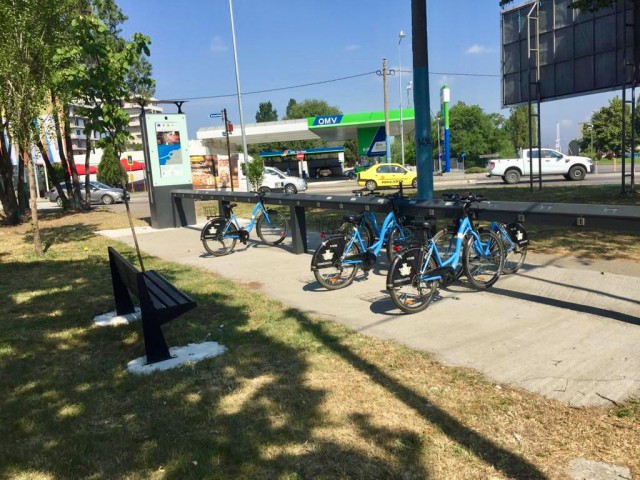 Primăria Constanța a montat în aceste zile 100 de bănci noi