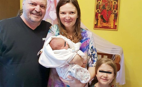 Regii folk, topiți după nepoței. Imagini adorabile cu bunicii Socaciu, Bertzi și Alifantis
