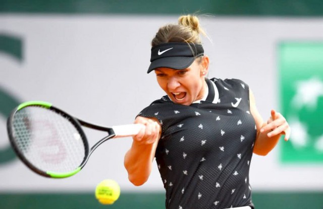 Halep, după eliminarea surprinzătoare de la Roland Garros: ”Sunt tristă”. Românca intră în Top 5 la bani, dar riscă să rateze Turneul Campioanelor