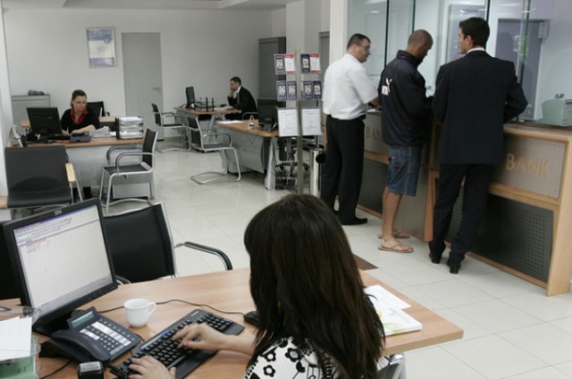Guvernul majorează prin OUG salariile bugetarilor, însă doar cu un sfert din ce prevede legea cadru