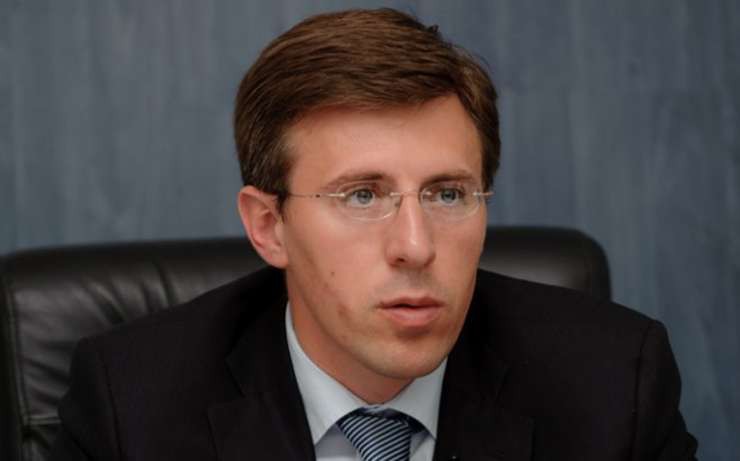 Mitingul de la Chișinău s-a încheiat: Dorin Chirtoacă, fostul primar al capitalei, s-a bătut cu gărzile de corp ale lui Vlad Plahotniuc Mitingul de la Chișinău s-a încheiat: Dorin Chirtoacă, fostul primar al capitalei, s-a bătut cu gărzile de corp ale lui Vlad Plahotniuc