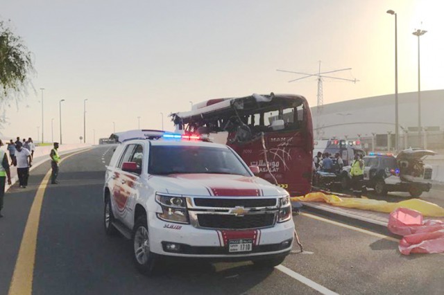 Un autobuz s-a izbit de un indicator rutier în Dubai provocând moartea a 17 persoane
