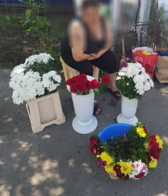 Fetiță de 10 ani, exploatată prin muncă de bunică. Vindea flori în portul Tomis