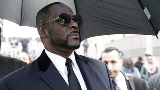 R. Kelly pledează nevinovat la noi acuzaţii de agresiuni sexuale în formă agravantă