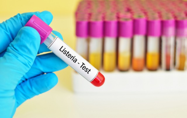 Listeria - Trei decese în Marea Britanie legate de consumul unor sandvişuri preambalate