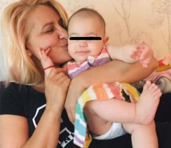 Nicola a devenit bunică la 50 de ani! Primele imagini cu nepoțica adorabilă