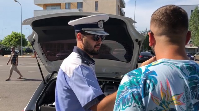 A CONDUS DROGAT şi fără PERMIS, pe bulevardul Mamaia