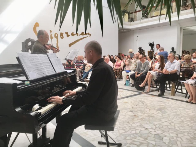 Spectacol cu „Emoții și Idei”, sub penița reputatului chirurg Octavian Unc
