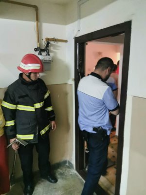 Deblocare de uşă în Constanţa: o bătrână nu răspundea la telefon