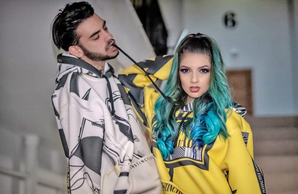 Fiul-problemă al Luminiţei Anghel cântă şi dansează în videoclipuri