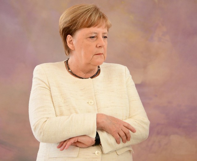 „Sunt bine“, asigură Angela Merkel, după ce a fost văzută tremurând de două ori în luna iunie