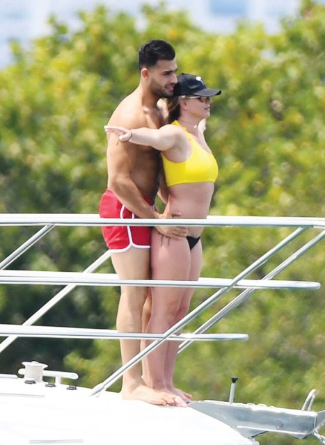 Unde îşi petrec bombele sexy vacanţa de vară
