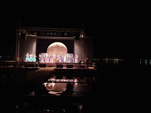 Seară magică! După 'Lacul lebedelor' pe lacul Siutghiol, primarul George Scupra ar face şi Festivalul de la Mamaia în Ovidiu!