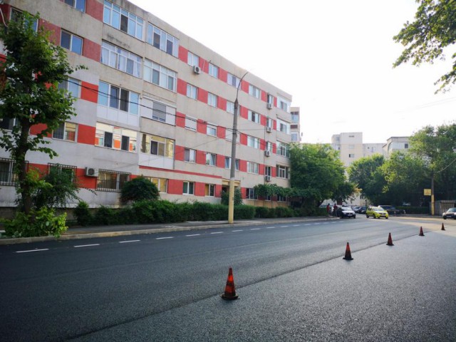 Covor asfaltic pe strada Baba Novac