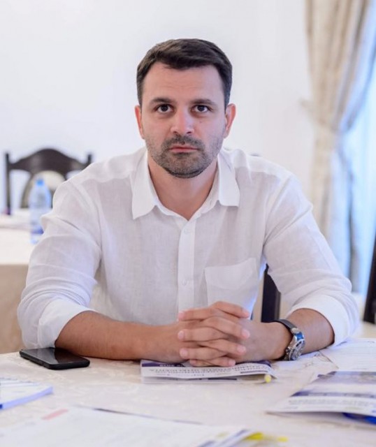 Cruşoveanu respinge eticheta ‘PNL, blat cu PSD’ şi susţine că erorile trecutului nu pot fi reproşate noii generaţii de politicieni