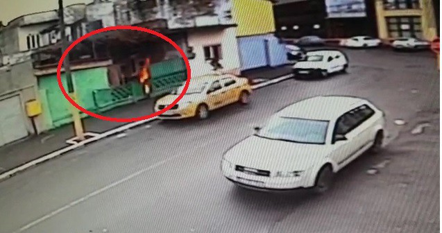 AMĂNUNTE în cazul CHIRIAȘULUI care a DAT FOC unei CASE