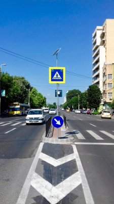 Femeie lovită de un autoturism pe trecerea de pietoni